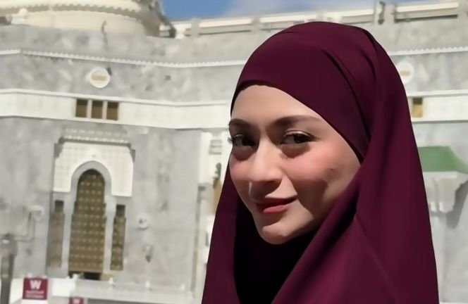 Saat Umrah, Nathalie Holscher Berdoa Minta Jodoh Brondong