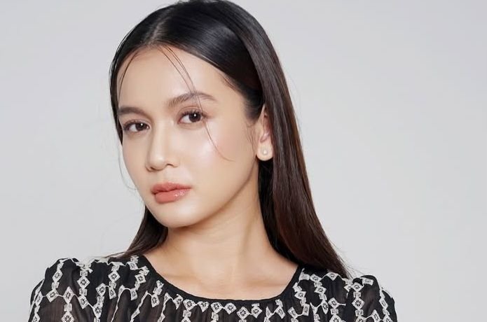 Dea Imut Tunda Nikah demi Keluarga