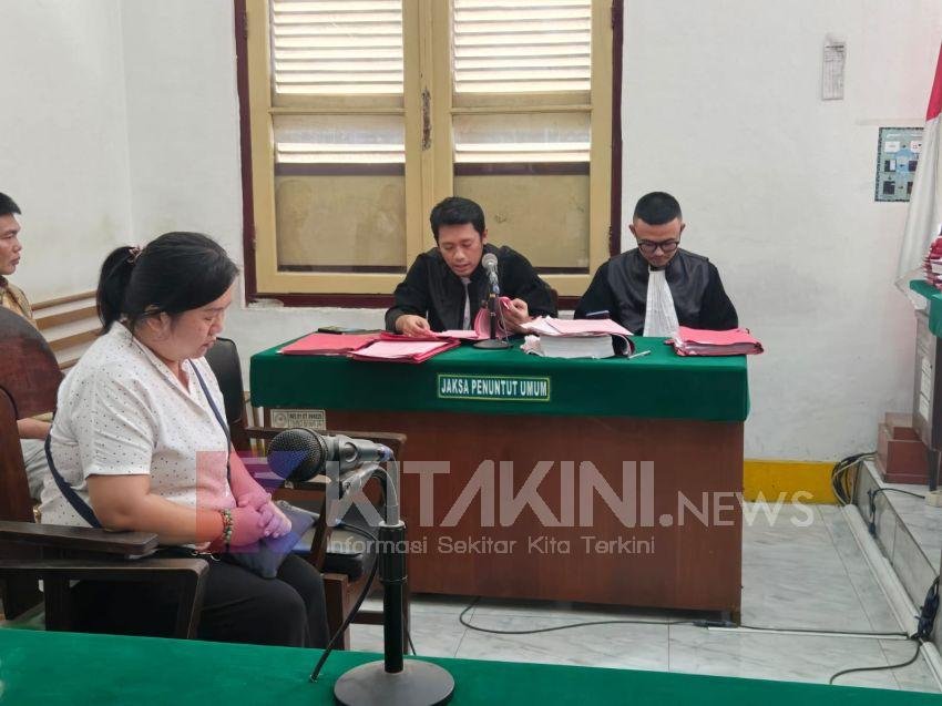 &lrm;Jaksa Tuntut Terdakwa Ngadinah Setahun Penjara atas Pemalsuan Dokumen di PT Avrist Assurance