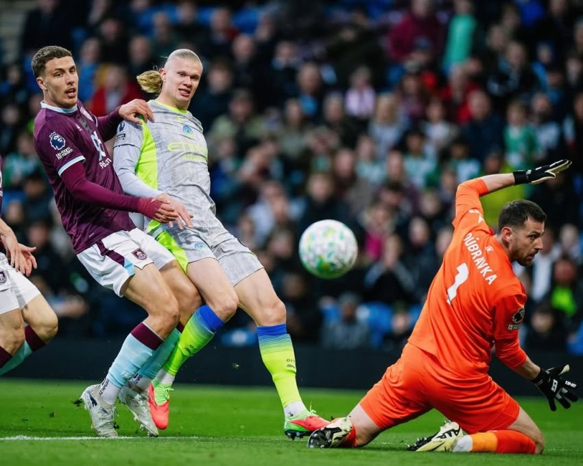 City Menang Tipis atas Burnley, Arsenal Terancam Tanpa Gelar Lagi