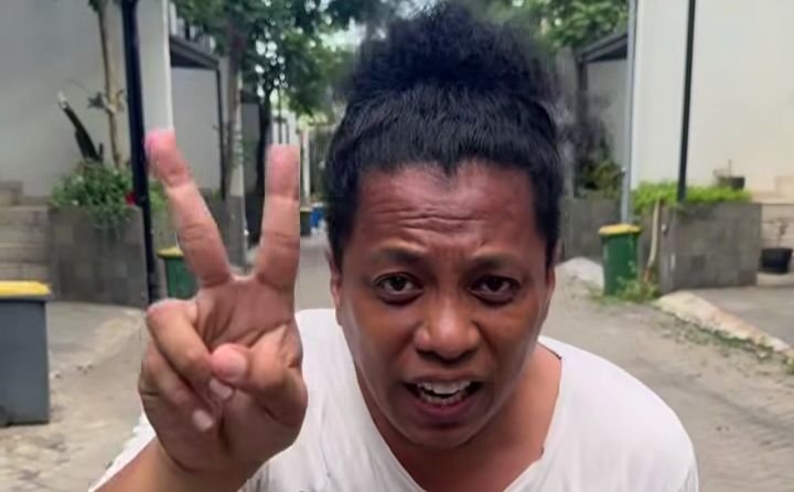 Arie Keriting Menabung Empat Tahun demi Belikan Indah Permatasari Tas