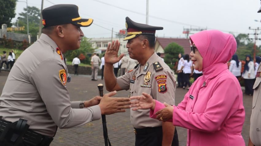Dua Personel Naik Pangkat, AKBP Yon Edi: Tantangan Tugas Kepolisian Semakin Kompleks
