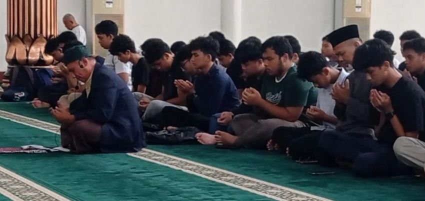 Jelang UTBK, Ratusan Pelajar Gelar Zikir dan Doa Bersama