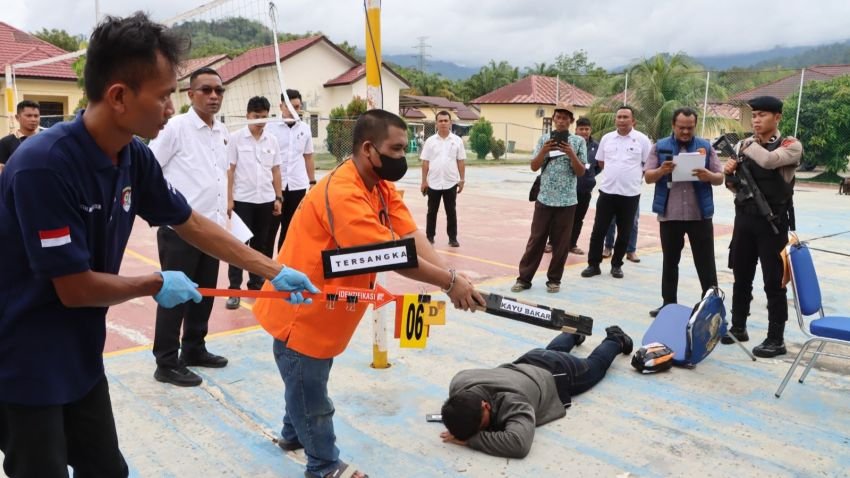 Polres Tapteng Gelar Rekonstruksi Kasus Pembunuhan di Desa Hudopanauli