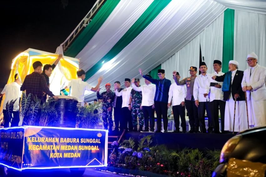 Takbir Menggema di Medan, Pawai Mobil Hias Disambut Antusias, Rico Waas Ajak Warga Sambut Hari Kemenangan Dengan Hati Yang Bersih