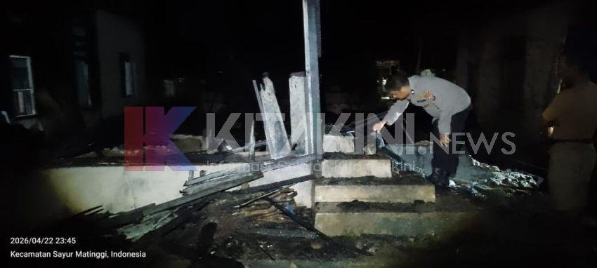 Diduga Korsleting Listrik, Tiga Rumah di Aek Badak Ludes Terbakar