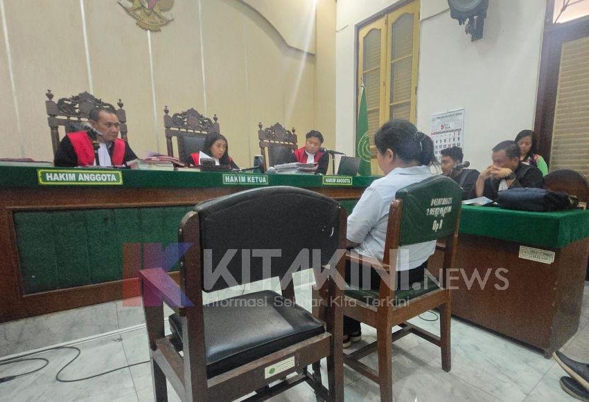 &lrm;PH Terdakwa Ngadinah Mohon Hakim Vonis Ringan Kliennya atas Kasus Dugaan Pemalsuan Dokumen  &lrm;