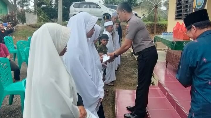 Polri Peduli, Polsek Saipar Dolok Hole Beri Tali Asih ke Puluhan Yatim Piatu