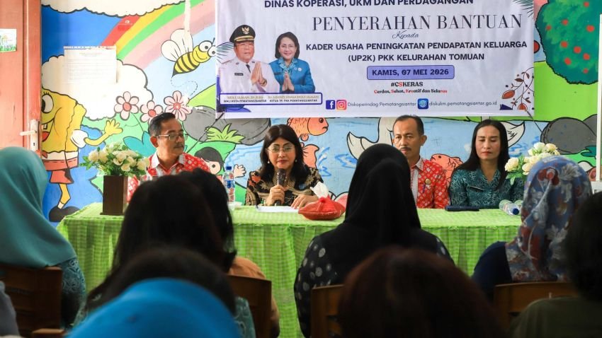 Pemko Pematangsiantar Serahkan Bantuan Peralatan untuk 65 Pelaku Usaha