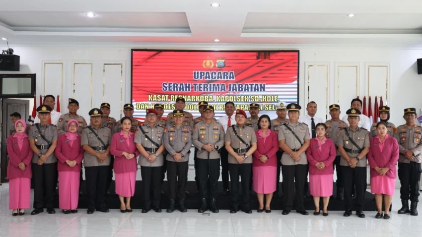 Sejumlah Kasat, Kapolsek Diserah Terimakan, Ini Pesan Kapolres Tapsel