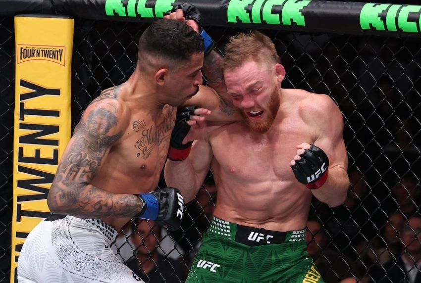 Carlos Prates Menggila, Tumbangkan Mantan Juara Maddalena Lewat TKO Spektakuler