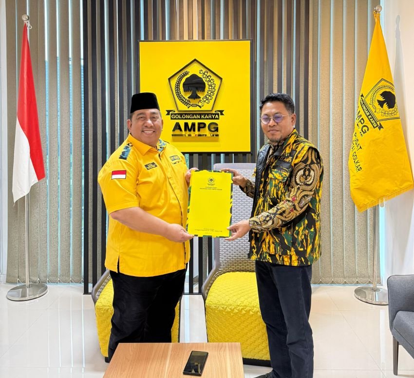 Ketum PP AMPG Serahkan SK Sekjen Hasil Revitalisasi Kepengurusan 2024-2029 Kepada H.Ubaidillah