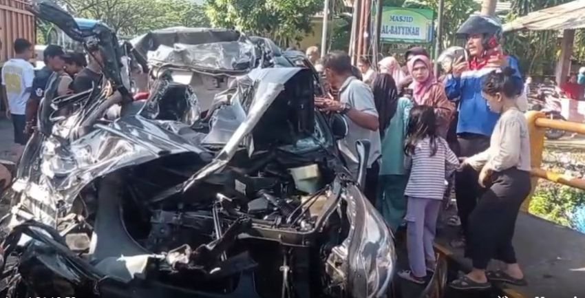 Kecelakaan Beruntun Libatkan 5 Kendaraan di Padang, 2 Korban Tewas dan 5 Luka-luka
