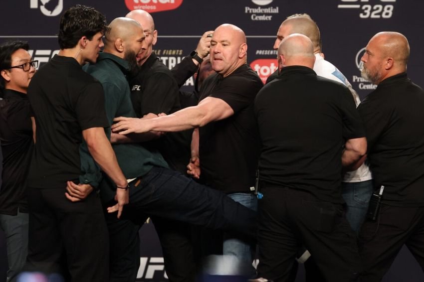 UFC 328 Belum Dimulai, Khamzat Chimaev dan Sean Strickland Sudah Nyaris Bentrok