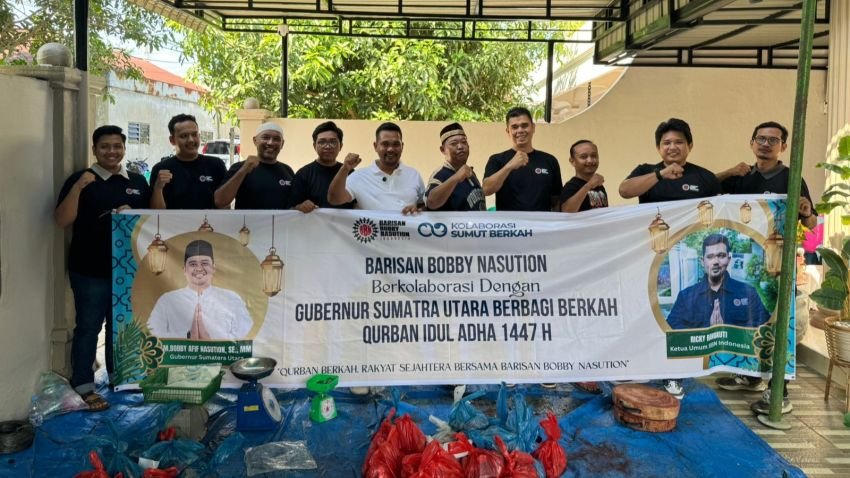 Potong Dua Ekor Lembu,  Relawan BBN Indonesia Berbagi Daging Kurban ke Masyarakat
