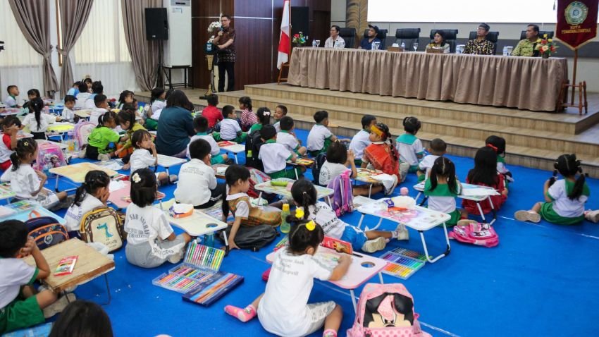 Peringatan Hardiknas, Puluhan Anak PAUD Ikuti Lomba Mewarnai-Story Telling