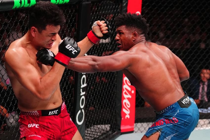 Prospek China  Zhang Mingyang Dipukul KO Veteran AS di UFC Macau