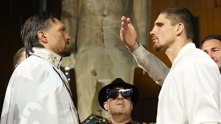 Duel Raksasa di Bawah Piramida! Usyk Si Juara Sejati Tantang Juara Kickboxing di Ring Tinju Mesir