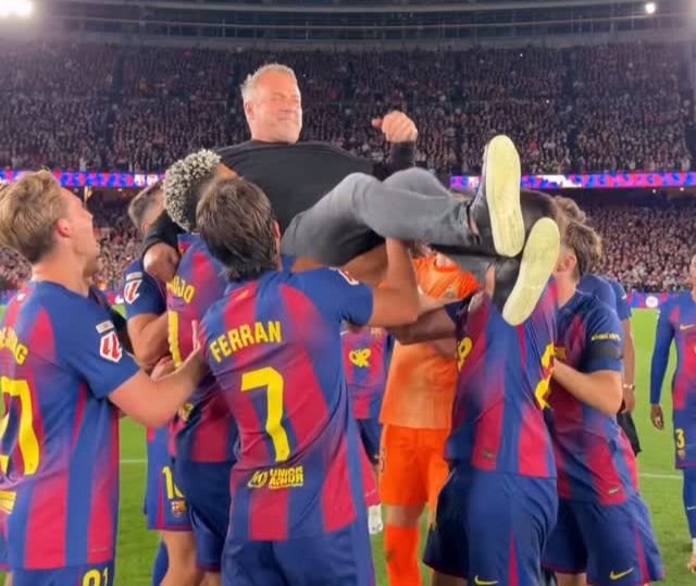 Hansi Flick Menangis Setelah Barcelona Kunci Gelar La Liga