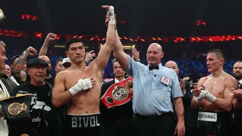 Dmitry Bivol Dominan Atas Eifert, Tapi Masih Bungkam Soal Trilogi Beterbiev