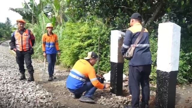Cegah Kecelakaan dan Keselamatan Penduduk, KAI Sumut Pagari Perlintasan Sebidang Liar
