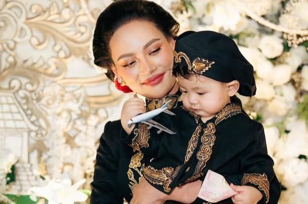Jadi Single Mom, Erika Carlina Sebut Berat tapi Happy