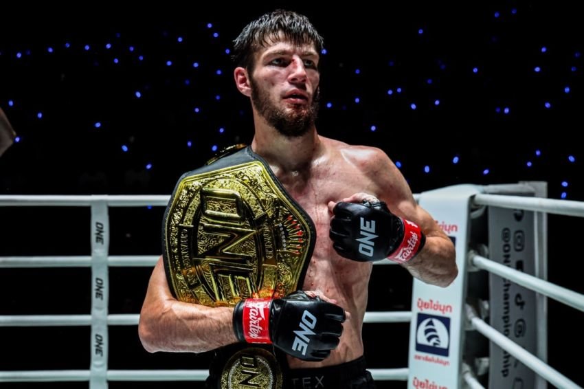 Asadula Imangazaliev Bungkam Kritik Usai Kalahkan Aslamjon Ortikov dan jadi Juara Kelas Terbang One Championship