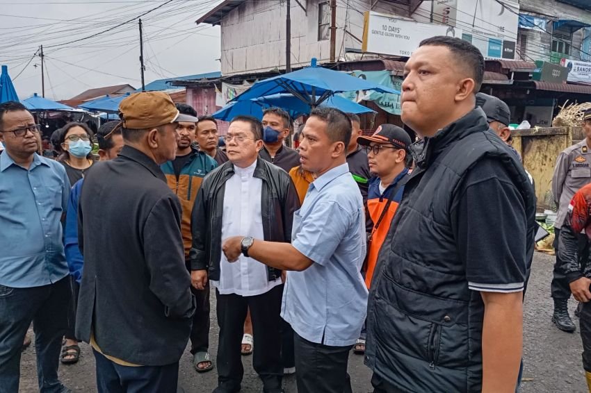 Wali Kota Siantar Tinjau Kebakaran Pajak Parluasan yang Hanguskan Ratusan Kios Pedagang