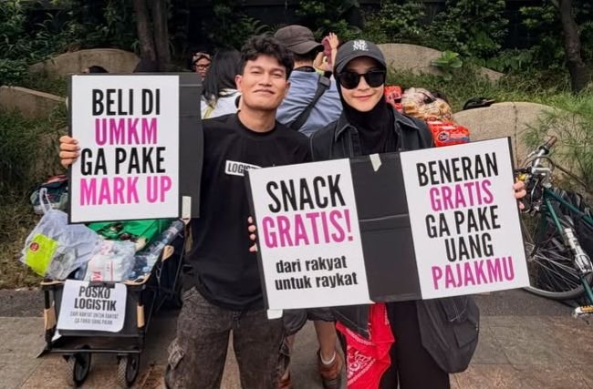 Dukung Demonstrasi Mahasiswa, Zaskia Adya Mecca Bawa Tiga Ambulans