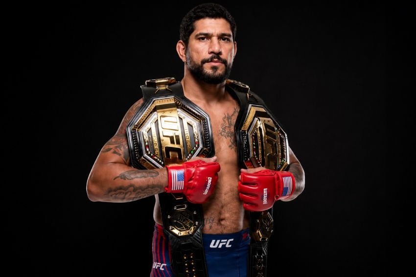 Alex Pereira Tambah Daftar Juara UFC yang Gagal Saat Naik Kelas