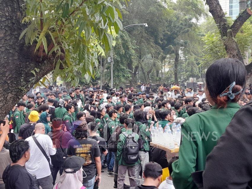 Minta Erni Temui Pengunjukrasa, Mahasiswa Tolak Ketua Komisi E DPRD Sumut Subandi dan Anggota