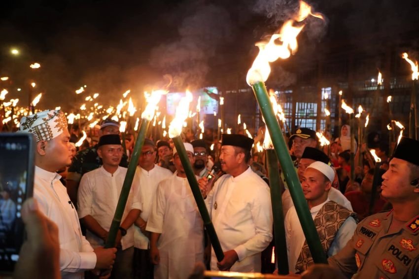 Pawai Obor Tandai Penyambutan Tahun Baru Hijriah di Madina