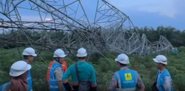Jaringan Listrik Rusak, 12 Sutet Roboh Akibat Hujan Deras Angin Kencang di Medan  dan Deliserdang