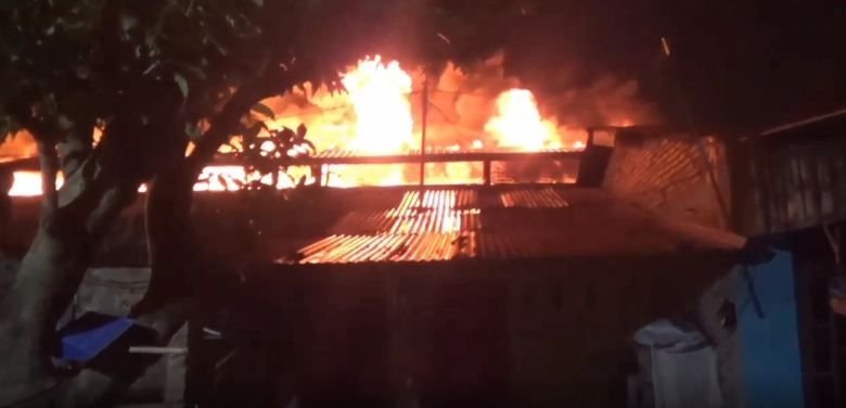 Kobaran Api Kebakaran Pabrik Mainan dan Plastik di Medan Menyambar ke Belasan Rumah