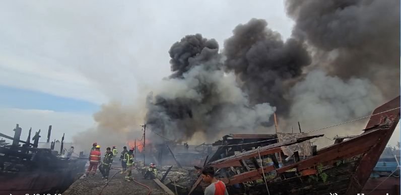 Kebakaran Kapal Bertambah, Hanguskan Tujuh Unit Kapal Nelayan