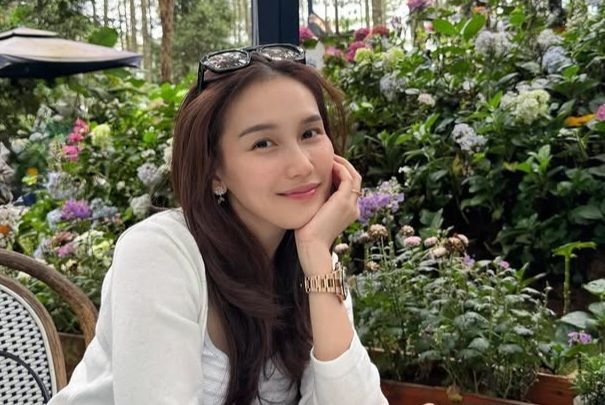 Rayakan Ultah ke-34, Ayu Ting Ting Publikasikan Pacaran dengan Politikus