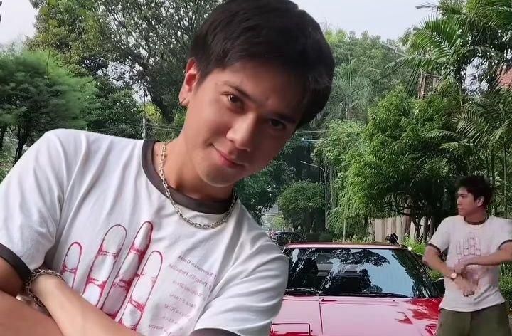 Iqbaal Ramadhan Mendadak Jualan Gorengan di Makassar