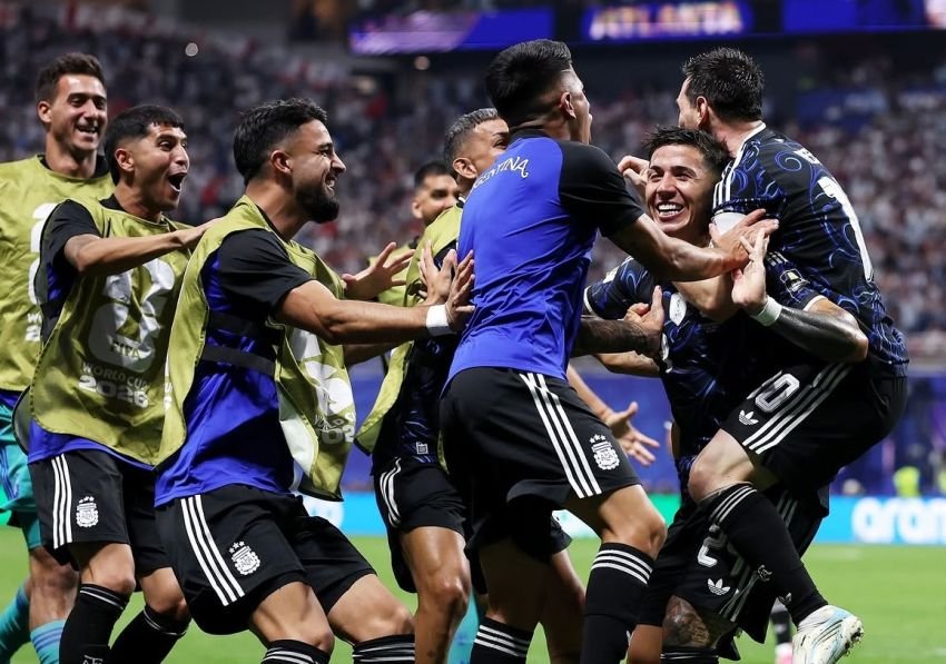Argentina Gagalkan Mimpi Inggris Menuju Final Piala Dunia 2026, Albiceleste Menang Dramatis 2-1