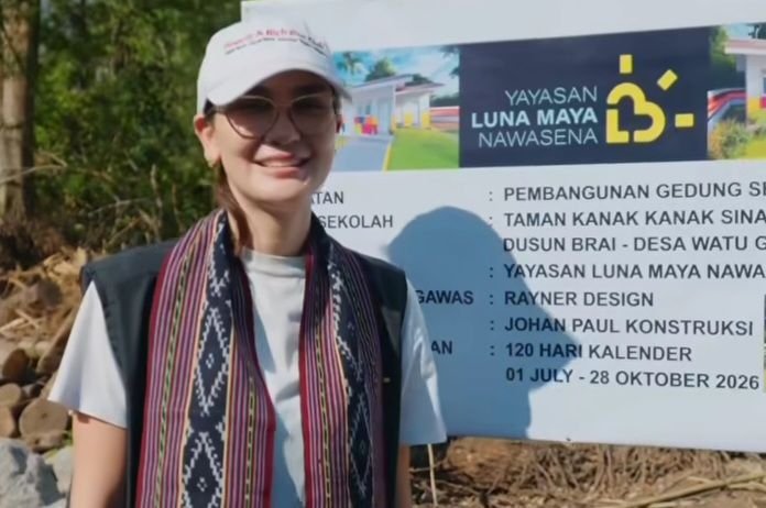 Luna Maya Bangun Gedung Sekolah Taman Kanak-Kanak di Maumere