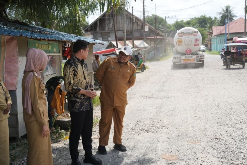 Ricky Anthony Boyong OPD Tinjau Jalan Provinsi di Pangkalan Susu
