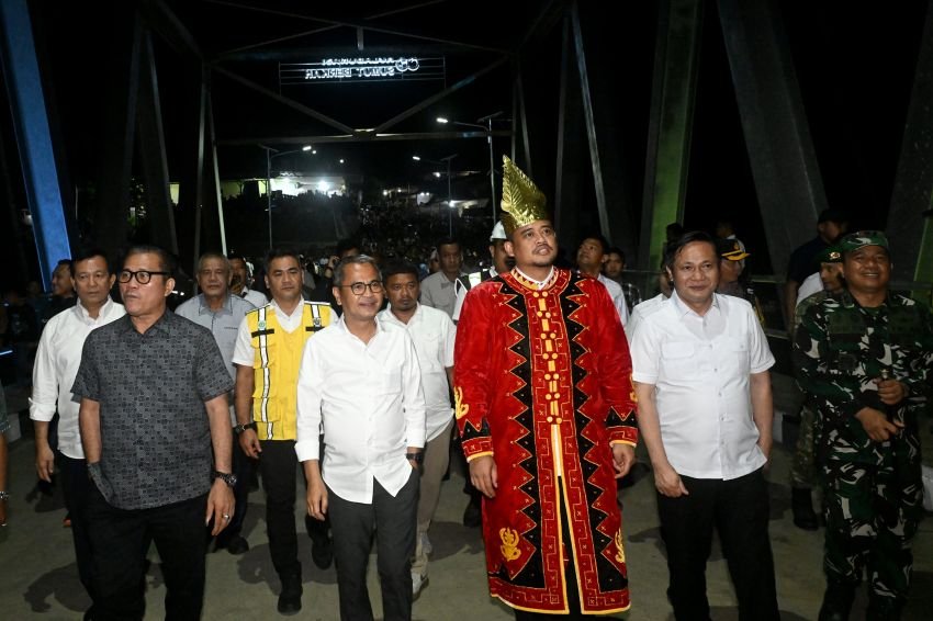 Tinjau Pendidikan, Infrastruktur, dan Kesehatan. Bobby Berkantor di Pulau Nias