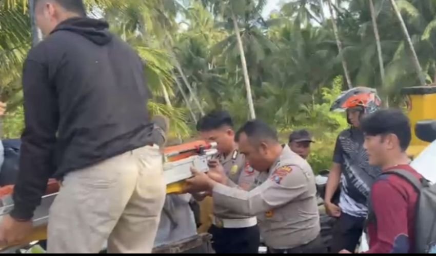 Di Tengah Antrean BBM, Personel Polres Nias Selatan Tunjukkan Pelayanan Humanis