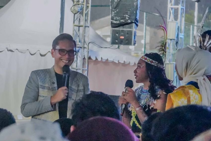Rico Waas Berdialog di Tengah Hujan Bersama Peserta Youth City Changers, Ajak Pemuda Jadi Agen Perubahan