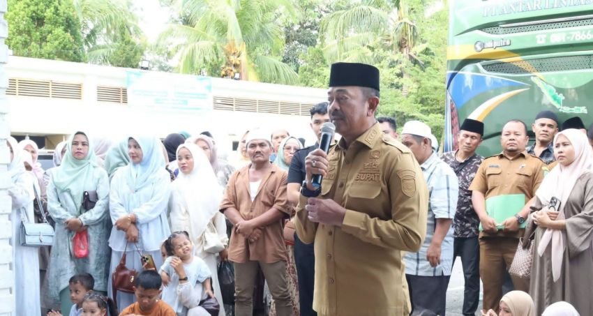 Bupati Madina Lepas Jamaah Umroh dari Masjid Agung Nur Ala Nur