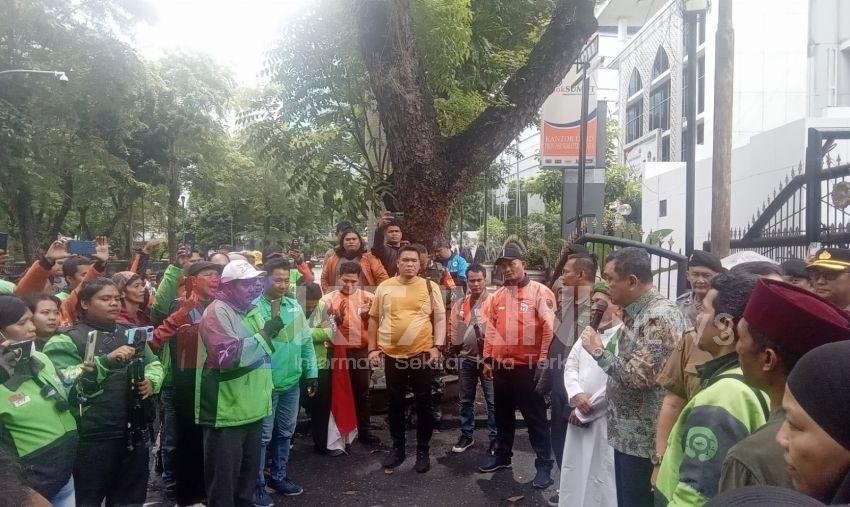 Unjukrasa di DPRD Sumut, Massa Ojol Minta Kepastian Payung Hukum