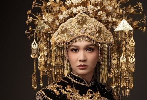 Pamer Foto Prewedding di Medsos, Dea Annisa Bangga Pakai Busana Minang