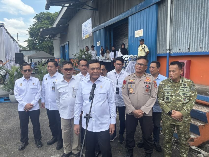 Kunjungi Gudang BULOG Medan, Menko Polkam Tegaskan Ketahanan Pangan adalah Ketahanan Nasional