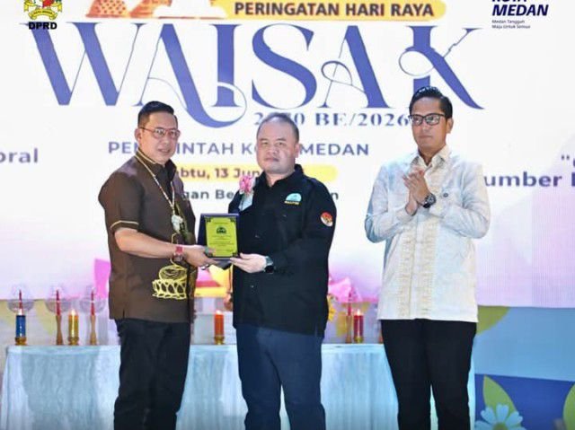Hadiri Perayaan Waisak, Wong Chun Sen: Perkuat Semangat Toleransi dan Kerukunan