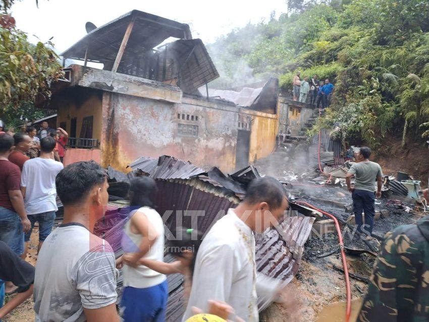Dua Rumah di Sarudik, Tapteng Terbakar