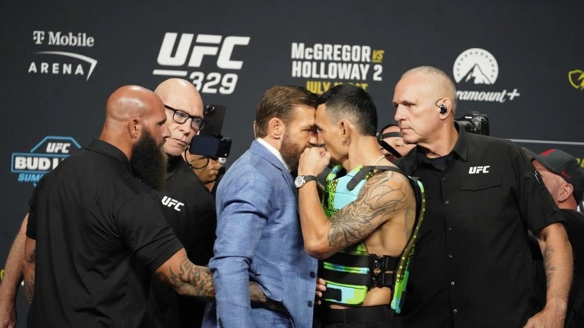 Conor McGregor Ngamuk! Lempar Kacamata Max Holloway Jelang UFC 329